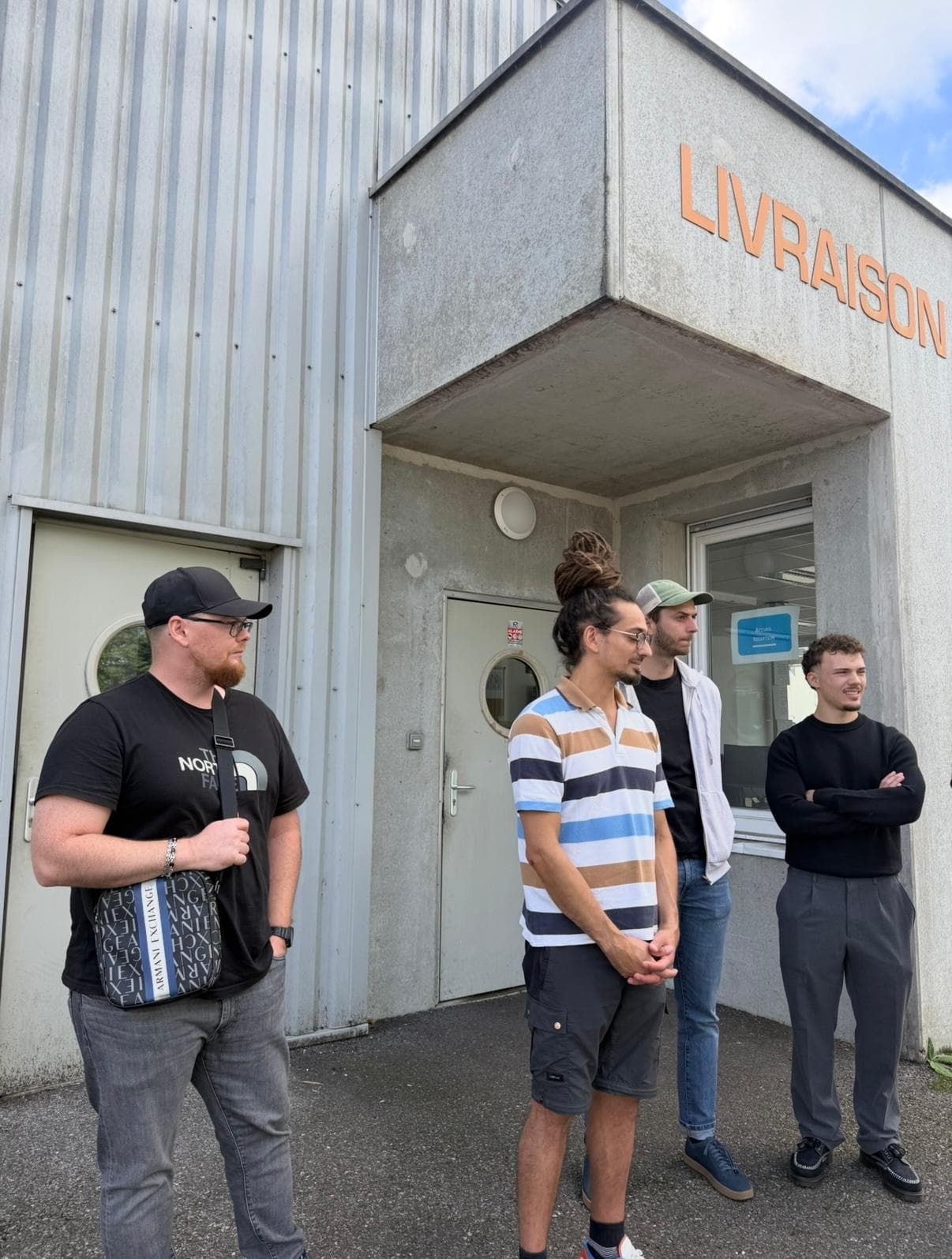L'équipe Recycle devant le dépôt Agrivalor