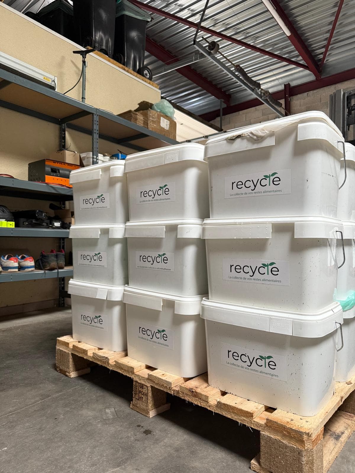 Bioseaux Recycle stockés en dépôt prêts à la collecte